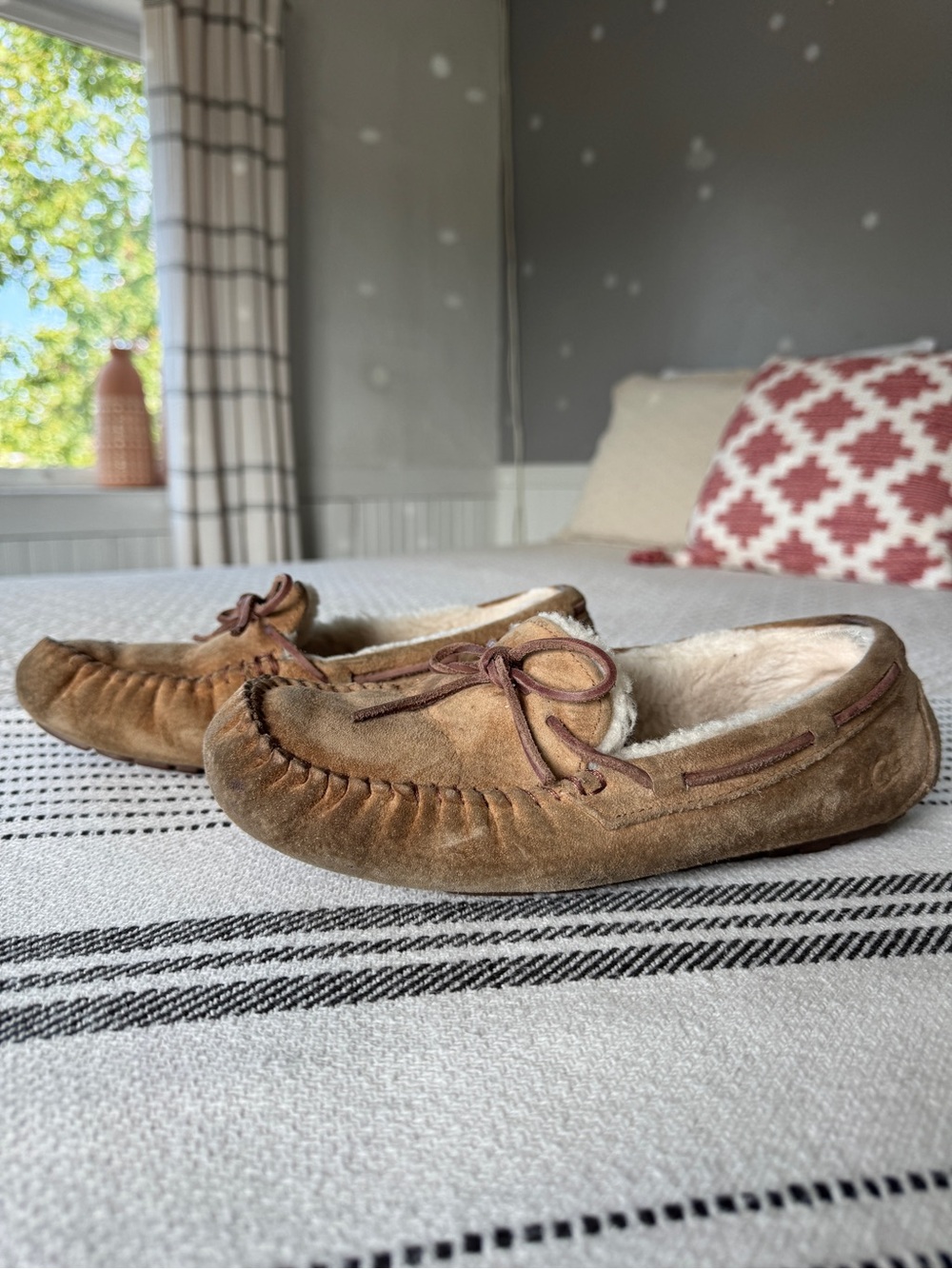UGG Women's Shearling Lined Slippers, Size 9